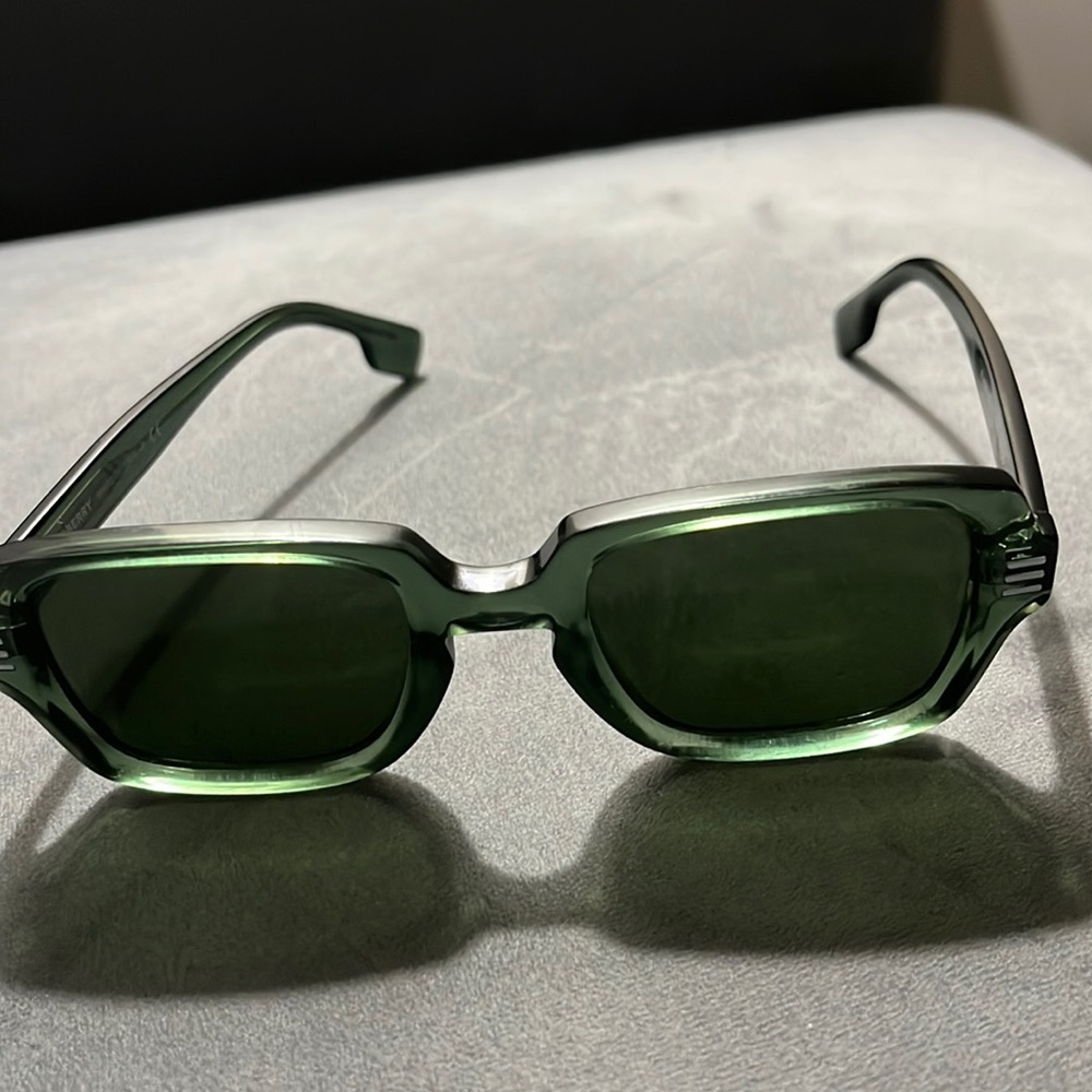 Burberry sunglasses ( green)